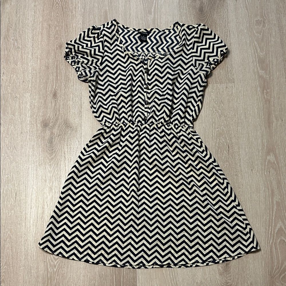 Rue 21 2000’s Lightweight Chevron Dress